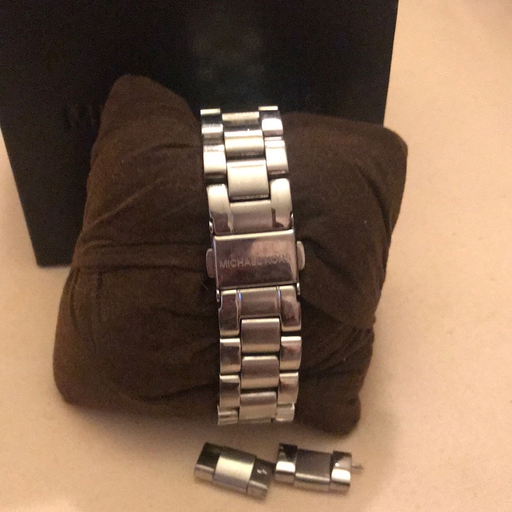 Watch - Picture 2 of 3